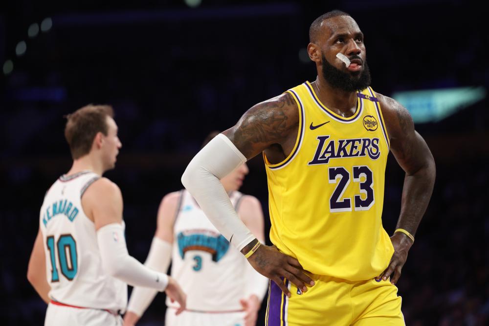 中完成首秀 中完成首秀