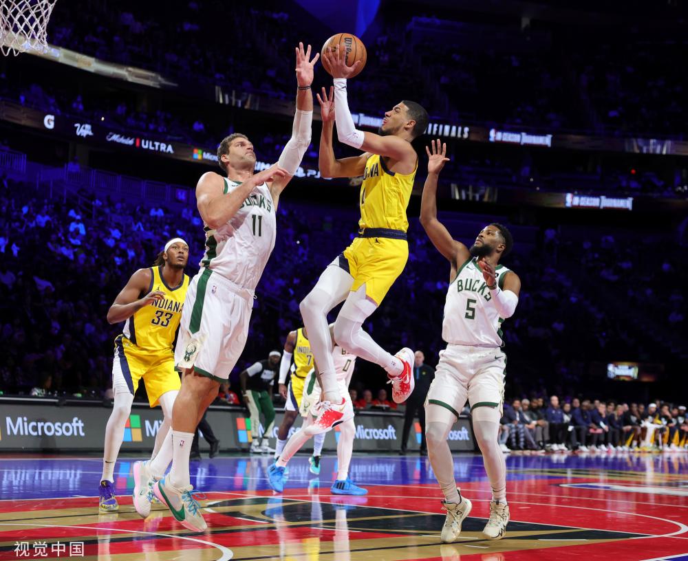 体与球迷拿 体与球迷拿